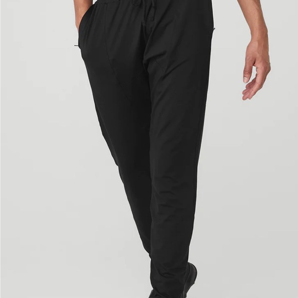 alo conquer revitalize pantsizes m & XL